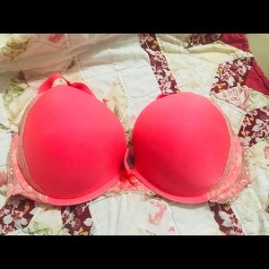 Victoria’s Secret dream angels push up